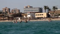 חוף ארגמן בשבת 14.517 (צילום: ראובן קדר).