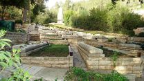 בית העלמין בקרית ענבים (צילום: YoavR/wikimedia).