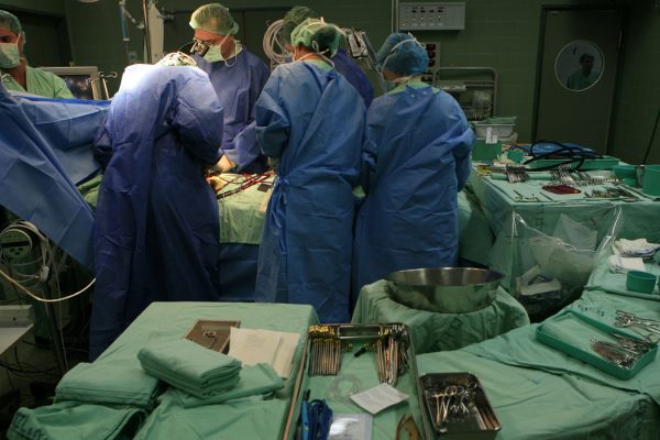 חדר ניתוח בבית חולים  (צילום: נתי שוחט/ פלאש 90)