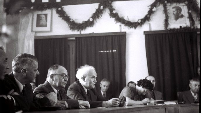 דוד בן גוריון משתתף בכינוס בתל אביב, לציון 28 שנים להקמת ההסתדרות, 1947 (צילום: Kluger Zoltan / לע&quot;מ).