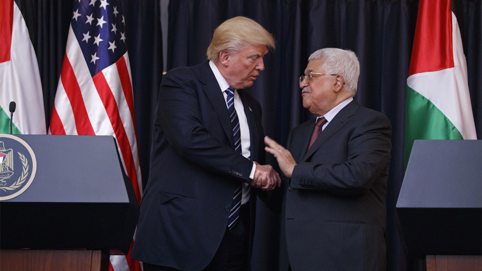 נשיא ארה&quot;ב דונלד טראמפ ויו&quot;ר הרשות הפלסטינאית אבו מאזן בפגישה בבית לחם, 23 במאי 2017 (צילום: AP Photo/Evan Vucci).