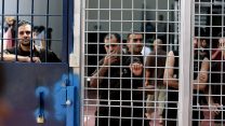 אסירים ביטחוניים בכלא עופר. למצולמים אין קשר לכתבה (צילום ארכיון: משה שי/ פלאש 90)