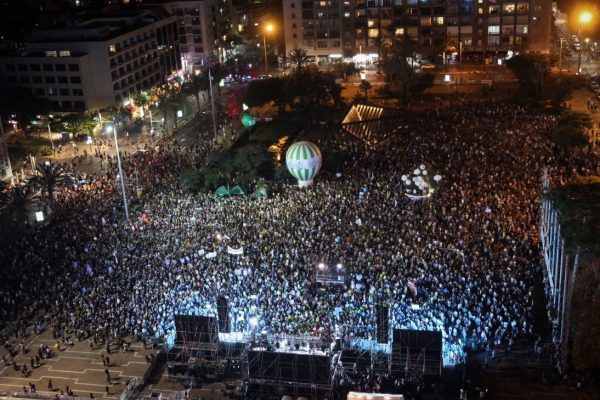 הפגנת השמאל בכיכר רבין אמש (צילום: פלאש90)