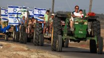 תהלוכת ביכורים בנתיב העשרה (צילום ארכיון: נתי שוחט / פלאש 90)