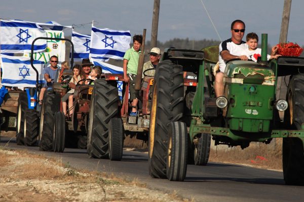 תהלוכת ביכורים בנתיב העשרה (צילום ארכיון: נתי שוחט / פלאש 90)