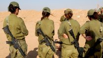חיילות באימון בנגב (ארכיון, צילום: גילי יערי / פלאש90).