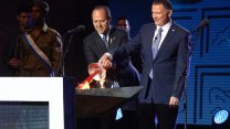יו"ר הכנסת יולי אדלשטיין (מימין) וראש עיריית ירושלים ניר ברקת בטקס הדלקת המשואות, יום העצמאות תשע"ז. צילום: יצחק הררי, דוברות הכנסת