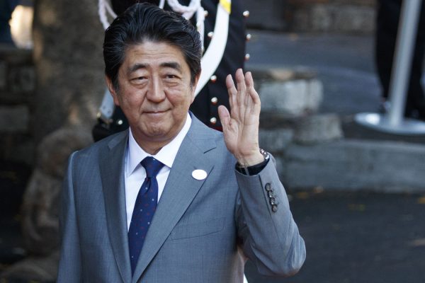 ראש ממשלת יפן שינזו אבה (AP Photo/Evan Vucci, Pool)