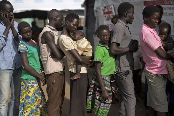 פליטי מדרום סודאן במחנה מעבר באוגנדה (צילום: AP Photo/Jerome Delay)