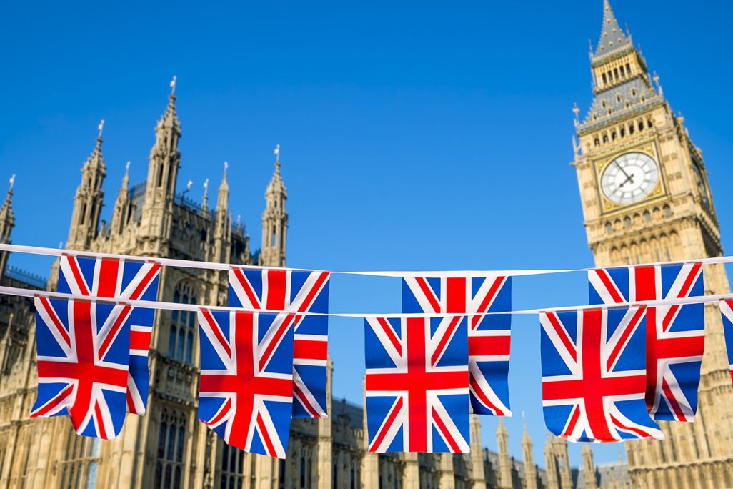 דגלי בריטניה ברקע הביג בן (צילום אילוסטרציה: shutterstock).