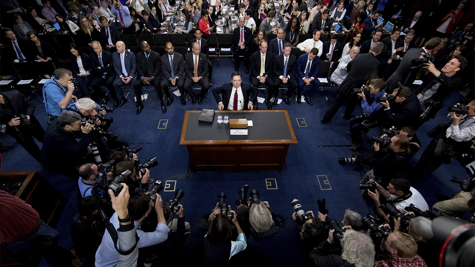 ראש הFBI לשעבר ג'יימס קומי נותן עדות בפני הסנאט 8.6.17 (צילום: AP Photo/Andrew Harnik).