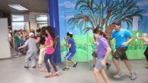 תלמידים משתתפים בתרגיל עורף לרעידת אדמה (צילום ארכיון: אורן נחשון \ פלאש90)