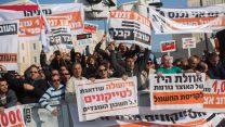 הפגנת עובדי חברת החשמל מול משרד הראש הממשלה במחאה על פיטורי עובדים. 8.12.14 (צילום: יונתן זינדל/ פלאש 90).