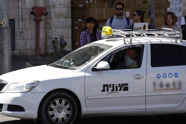 מונית בשירות "גט טקסי", למצולמים אין קשר לכתבה (צילום: נתי שוחט / פלאש90)