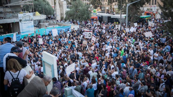 הפגנה לבירור פרשת חטיפת ילדי תימן, המזרח והבלקן בירושלים, יוני 2017. (צילום: יונתן זינדל \ פלאש90)