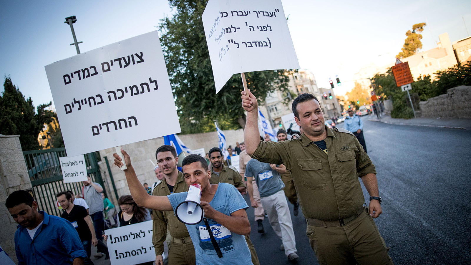הפגנת תמיכה בחיילים החרדים בירושלים (צילום: יונתן זינדל / פלאש90).