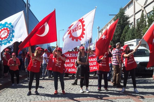 מחאת עובדי DIAM בטורקיה. (צילום: IndustriALL)