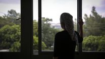 אישה במקלט לנשים מוכות, ארכיון. (צילום: הדס פרוש / פלאש 90).