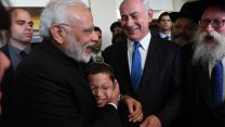 ראש הממשלה בנימין נתניהו וראש ממשלת הודו  נרדרה מודי נפגשו עם הילד מוישי במלון המלך דוד (צילום: חיים צח / לע"מ)