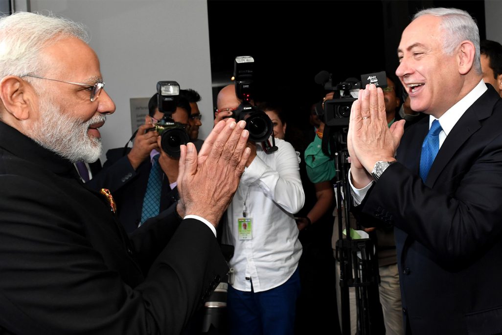 ראש הממשלה בנימין נתניהו וראש ממשלת הודו נרנדרה מודי בביקורם במוזיאון ישראל באגף מורשת יהדות הודו (צילום: קובי גדעון / לע"מ).