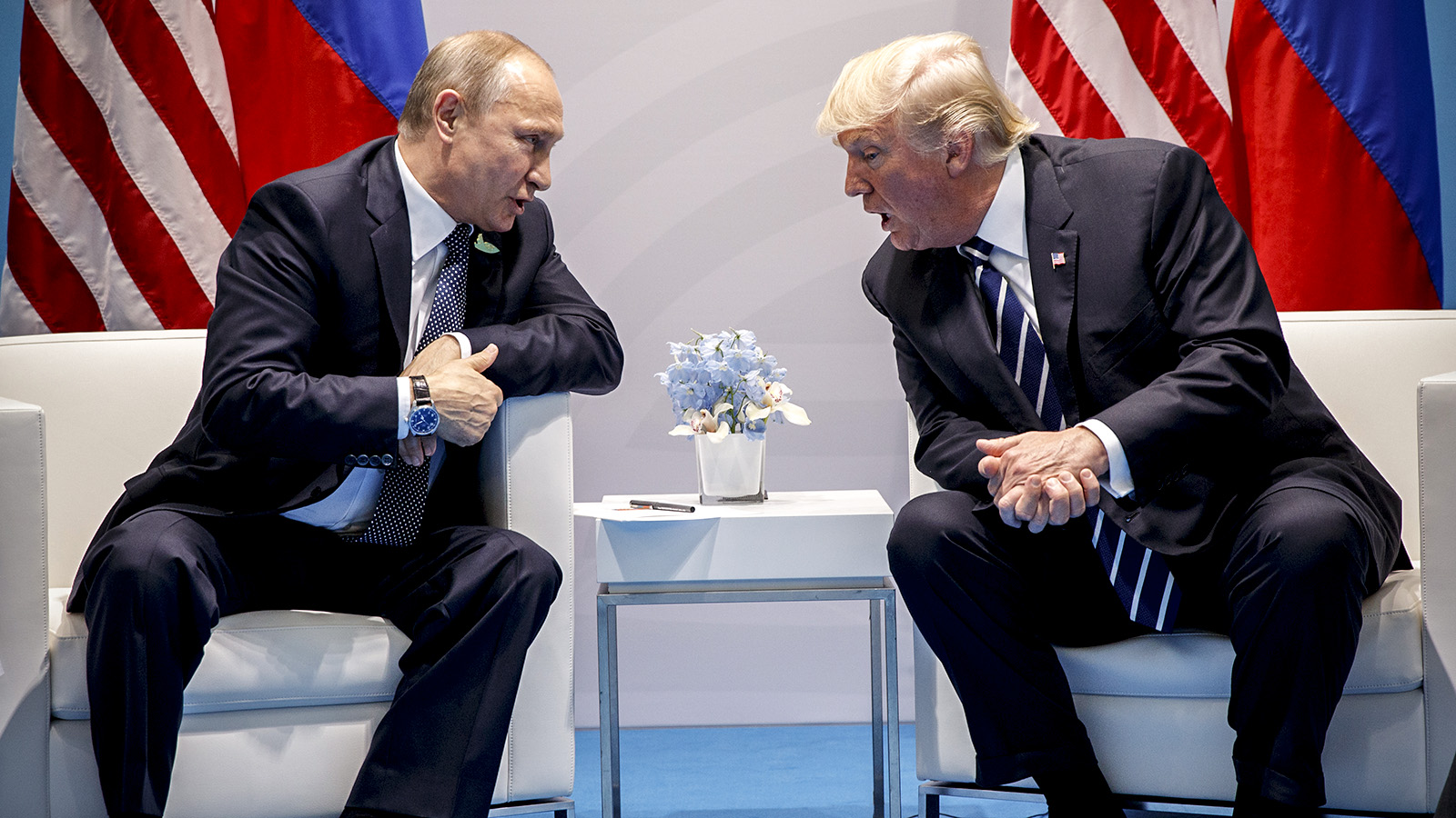 נשיא ארה״ב דונלד טראמפ עם נשיא רוסיה, ולדימיר פוטין, בועידת G20 (צילום: AP Photo/Evan Vucci).