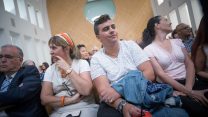 הורים לילדים המטופלים במחקלה ההמטו- אונקולוגית בהדסה בדיון בבג"צ אתמול (צילום: יונתן זינדל/ פלאש 90)