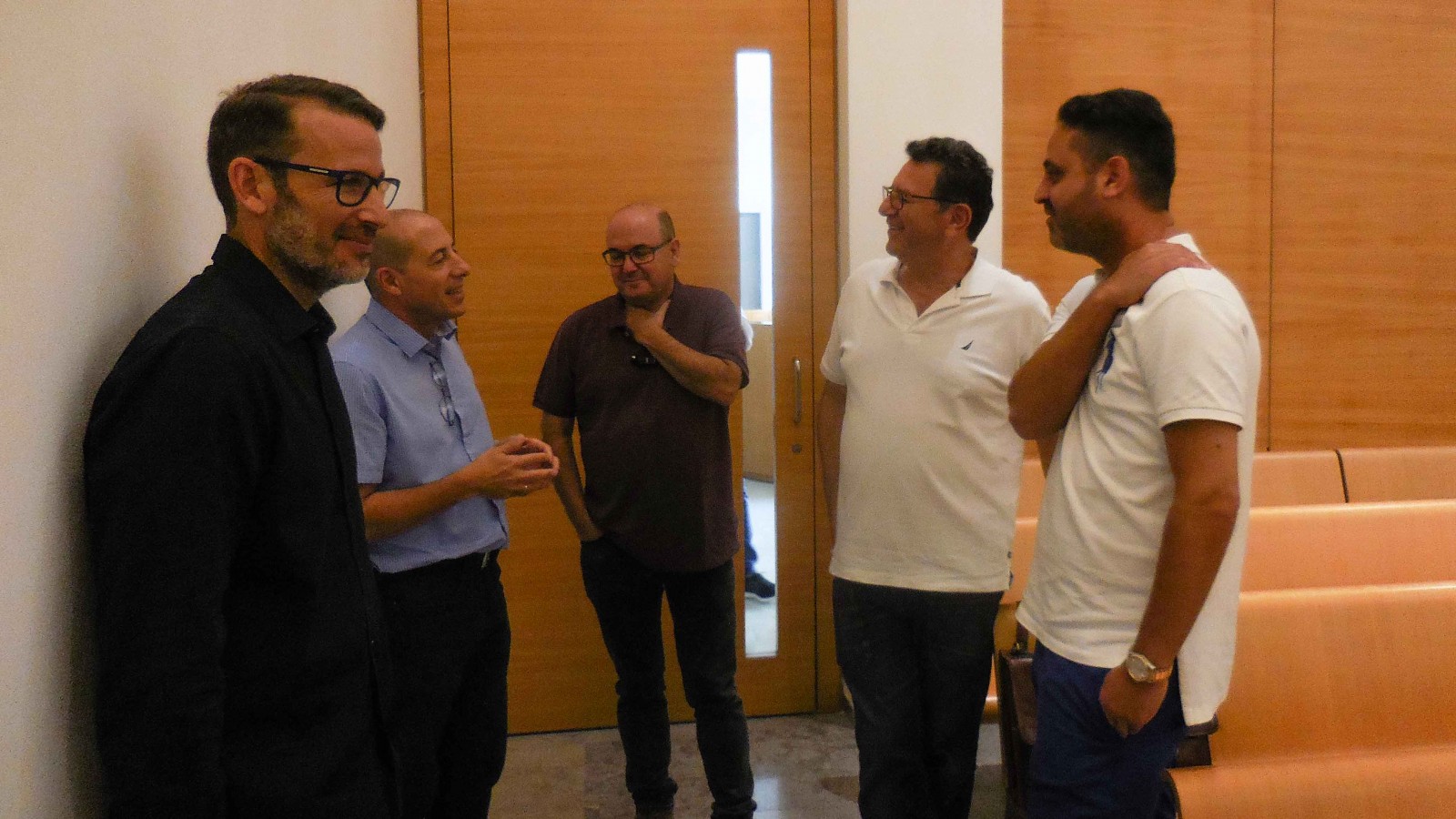 ועדת עובדי חברת החשמל וההנהלה בפתח הדיון על העיצומים בבית הדין האזורי לעבודה בחיפה (צילום: ארז רביב)