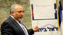 שר האוצר אביגדור ליברמן. מעדיף לתת מעט מדי מאשר לתת יותר מדי (⁠⁠⁠צילום: דוברות ישראל ביתנו)