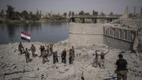 Iraqi Special Forces soldiers celebrate after reaching the bank of the Tigris river as their fight against Islamic State militants continues in parts of the Old City of Mosul, Iraq, Sunday, July 9, 2017. (AP Photo/Felipe Dana)