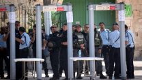 מגנומטרים בהר הבית. ארכיון (צילום: יונתן סינדל / פלאש 90).