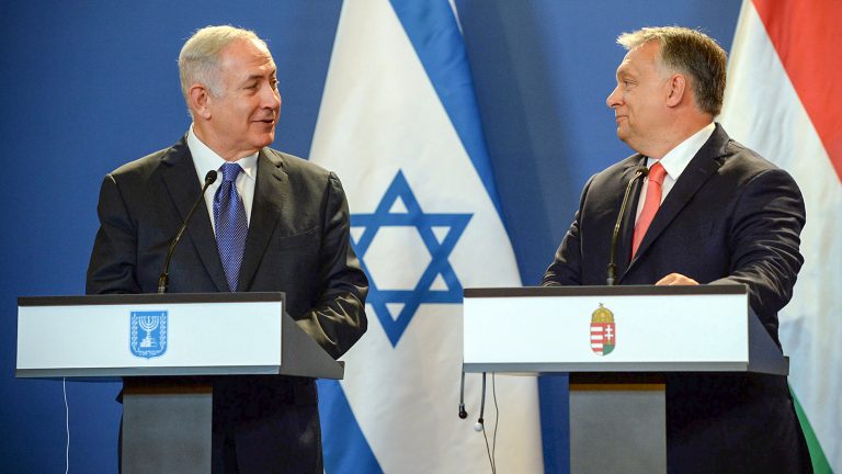 בנימין נתניהו עם ראש ממשלת הונגריה ויקטור אורבן בבניין הפרלמנט ההונגרי בבודפשט (צילום: חיים צח / לע״מ).