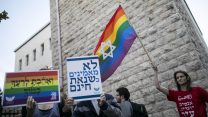 הפגנת מחאה על דבריו של הרב שלמה עמאר בירושלים, נובמבר 2016 (צילום: יונתן סינדל / פלאש 90).