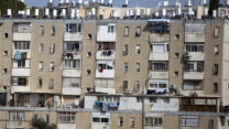 בניין שיכונים בשכונת עיר גנים בירושלים (צילום: ליאור מזרחי / פלאש 90).