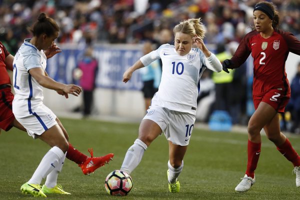 שחקניות נבחרת אנגליה במשחק ידידות מול נבחרת ארה"ב. מרץ 17 (צילום: AP Photo/Julio Cortez)