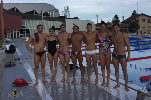 משלחת נבחרת ישראל באליפות העולם בשחייה בבודפשט (צילום: דף הפייסבוק של הועד האולימפי בישראל).