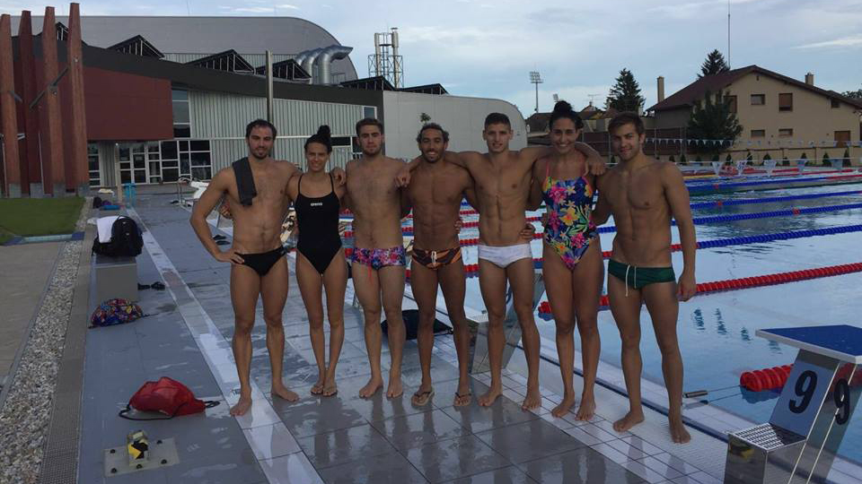 משלחת נבחרת ישראל באליפות העולם בשחייה בבודפשט (צילום: דף הפייסבוק של הועד האולימפי בישראל).
