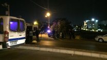 כוחות הביטחון הירדנים מחוץ לשגרירות ישראל בעמאן (צילום: AP Photo/Omar Akour).
