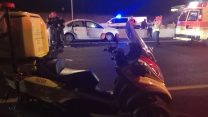 זירת התאונה סמוך לצומת גורל שבכביש 40 בנגב, בו נהרגו אם וביתה בת השנה.
 (צילום: תיעוד מבצעי מד"א).