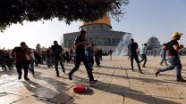 התפרעויות בהר הבית, עם כניסת המתפללים המוסלמים (צילום: דיאא חאג' יחיא)