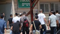 בני ישיבות לקראת גיוס בבסיס הבקו"ם בתל השומר (צילום: פלאש 90).