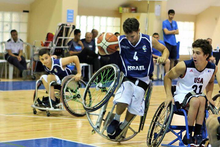 עידו שוקרי, מספר 4 בנבחרת העתודה הישראלית בכדורסל כסאות גלגלים מול האמריקאים (צילום: קרן איזקסון)