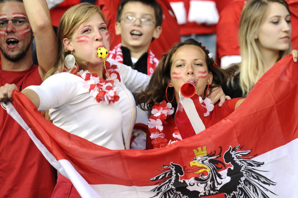 אוהדות נבחרת אוסטריה (צילום: AP Photo/Hans Punz)