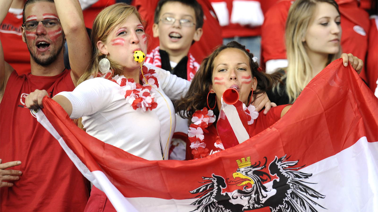 אוהדות נבחרת אוסטריה (צילום: AP Photo/Hans Punz)