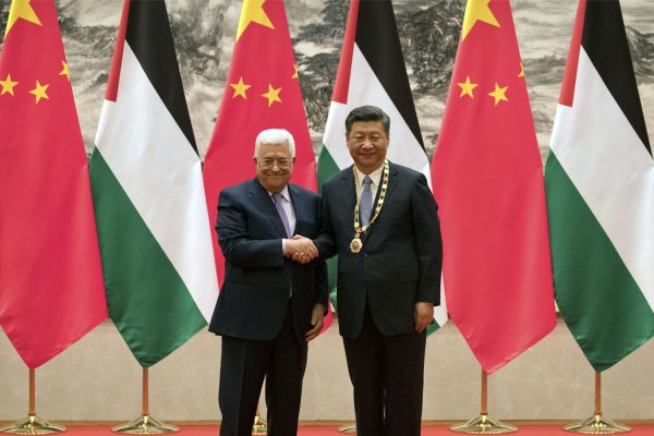 נשיא סין שי ג'ינפינג נשיא הרשות הפלסטינית מחמוד עבאס (AP Photo/Mark Schiefelbein, Pool)