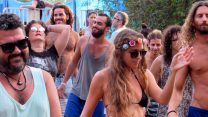 "הוויב פה מעולה", ליאת יצחק (במרכז) פסטיבל אושו בגבעת חביבה (צילום: יעל אלנתן)