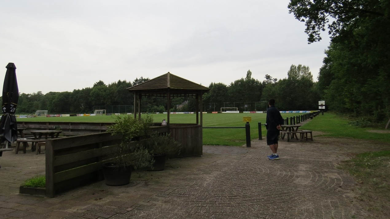 מגרש מועדון VV Gorssel הכולל 3 מגרשי אימון, חדרי הלבשה ואיזור אוהדים (מרב שמש).