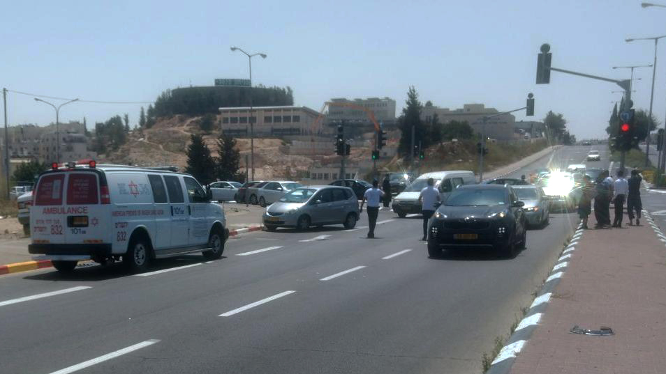 תאונת הדרכים בירושלים (צילום: תיעוד מבצעי מד"א)