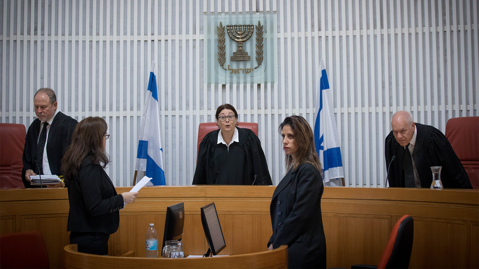 שופטי בית המשפט העליון אסתר חיות, יורם דנציגר ועוזי פוגלמן בדיון היום (צילום: יונתן זינדל/ פלאש 90)