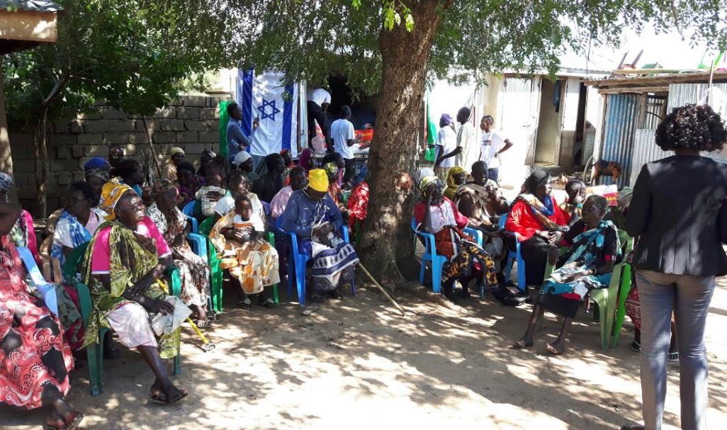נשים ממתינות בתור לחלוקת מזון, ג'ובה, דרום סודאן (צילום: שגרירות ישראל בדרום סודאן)