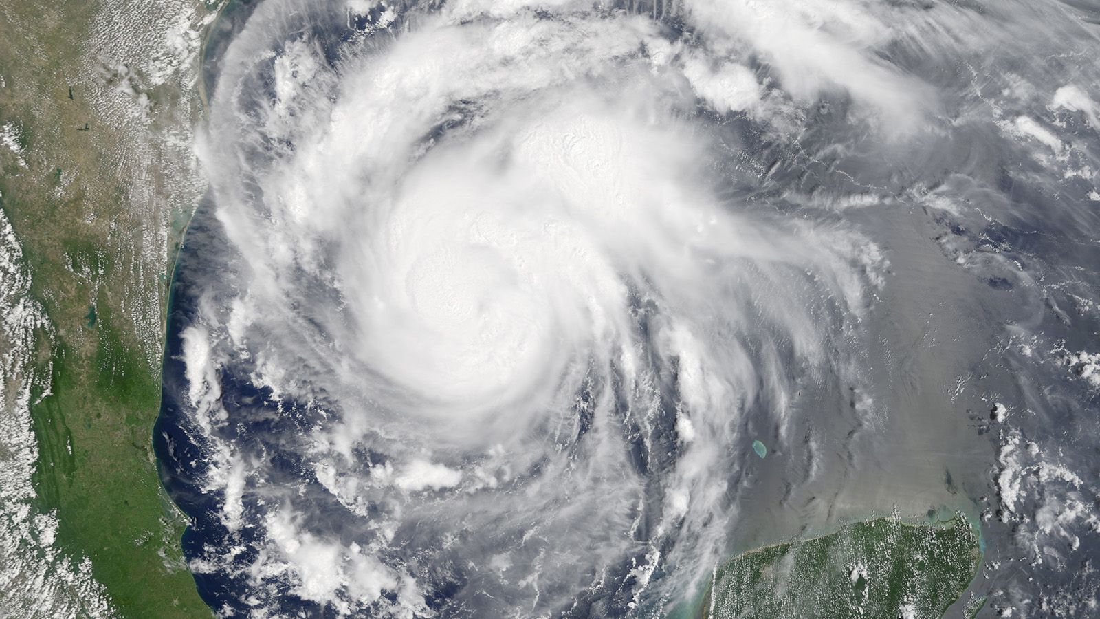 הוריקן הארווי במפרץ מקסיקו בדרכו לחופי טקסס (צילום: NASA via AP).